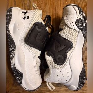 Under Armour Zone BB 2 Little Kids' Basketball Shoes  Size: 11